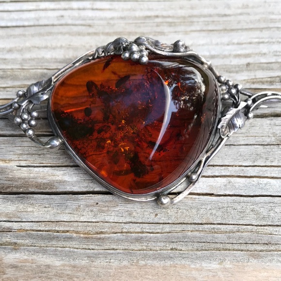 Vintage Jewelry - Stunning large amber and sterling brooch